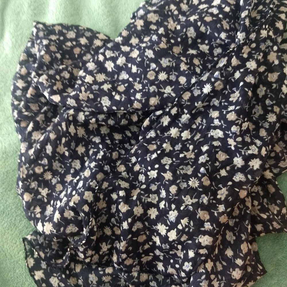 Scarves (5 Included) - Picture 4 of 16